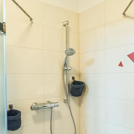 - Zentral - Modern - Balkon - Kueche *