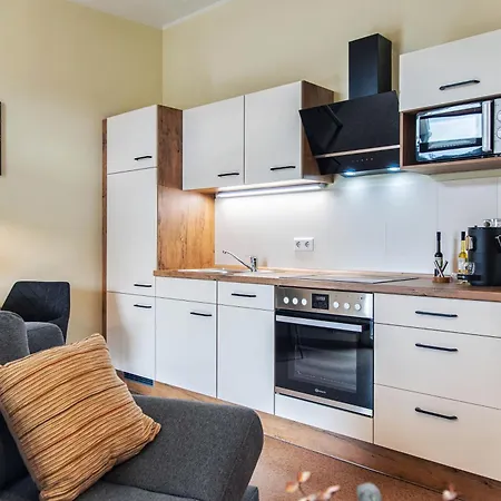 - Zentral - Modern - Balkon - Kueche