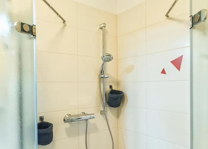 - Zentral - Modern - Balkon - Kueche *