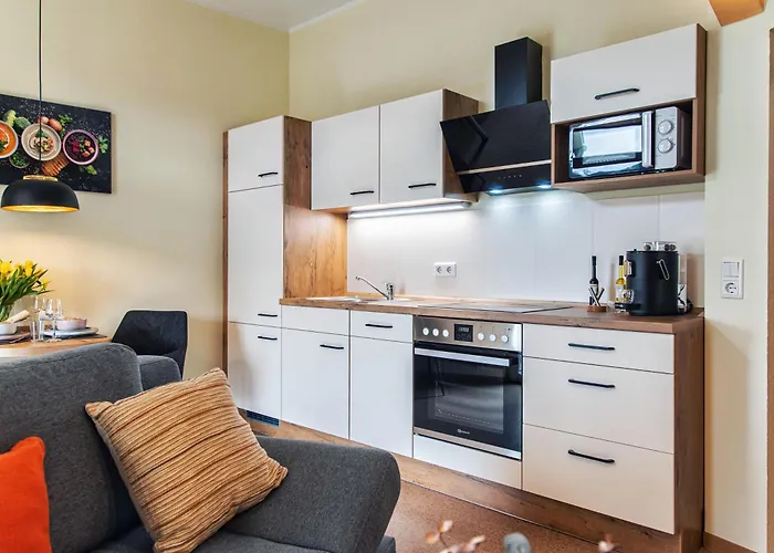 - Zentral - Modern - Balkon - Kueche